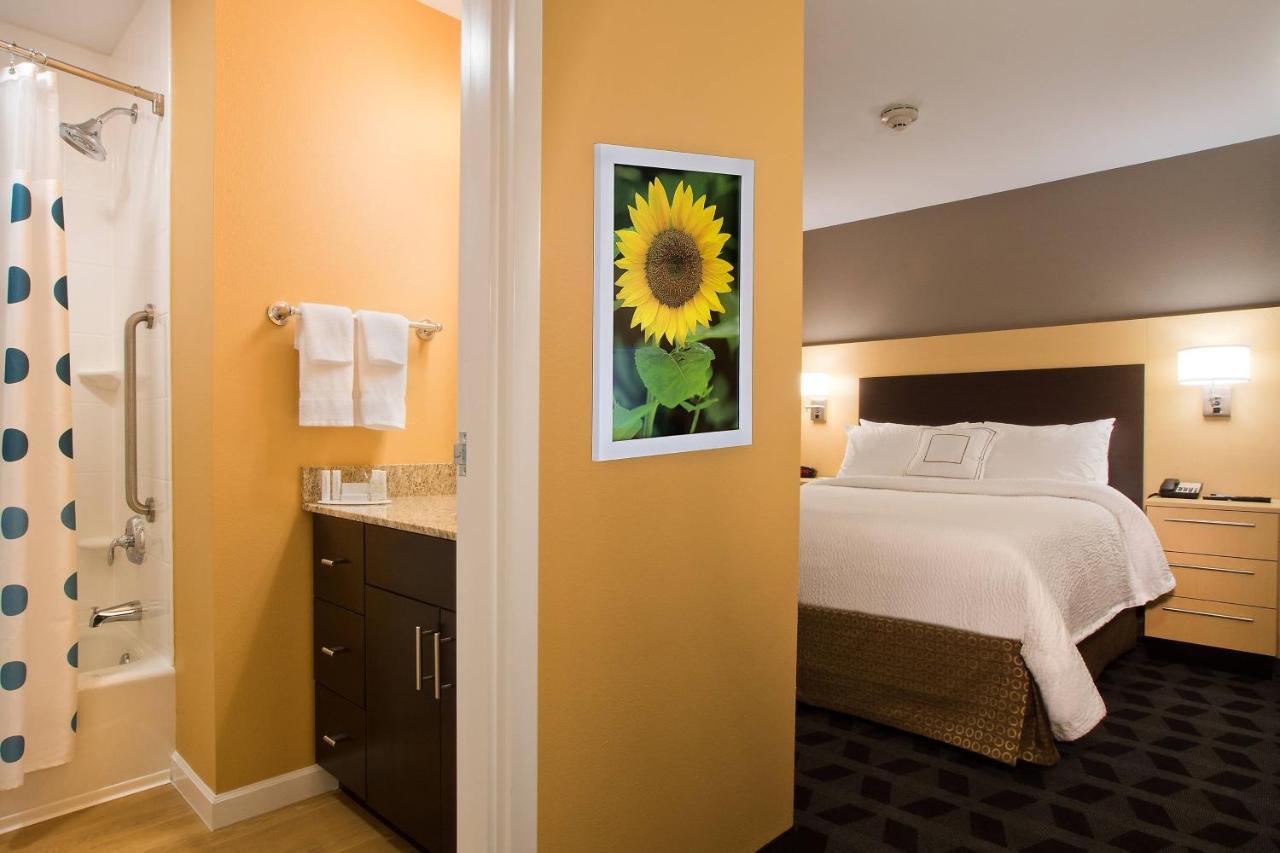 Towneplace Suites By Marriott Додж Сити Екстериор снимка