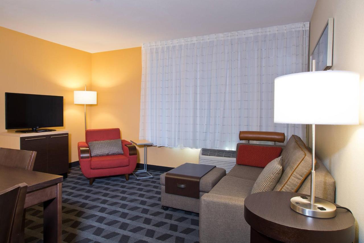Towneplace Suites By Marriott Додж Сити Екстериор снимка