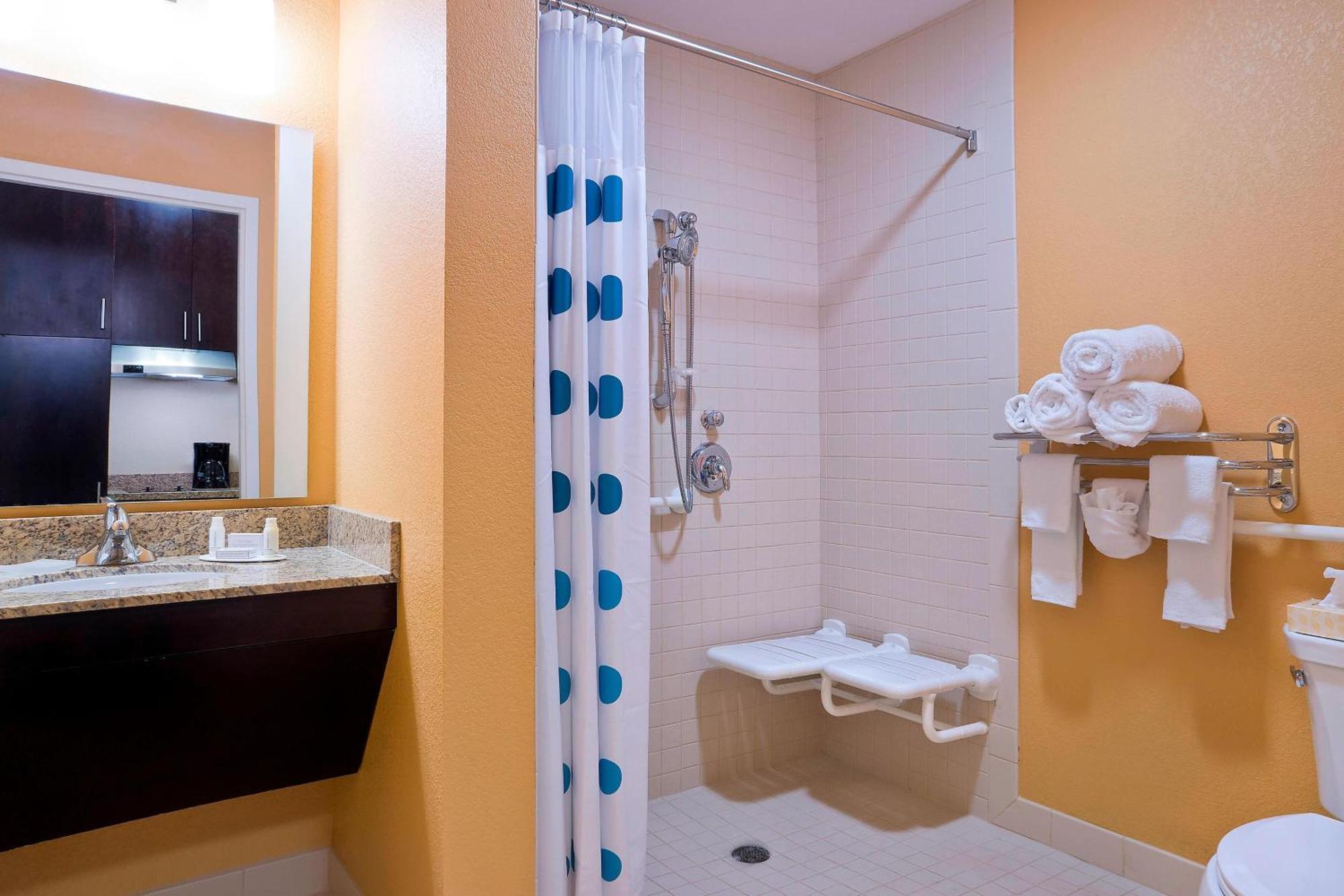 Towneplace Suites By Marriott Додж Сити Екстериор снимка