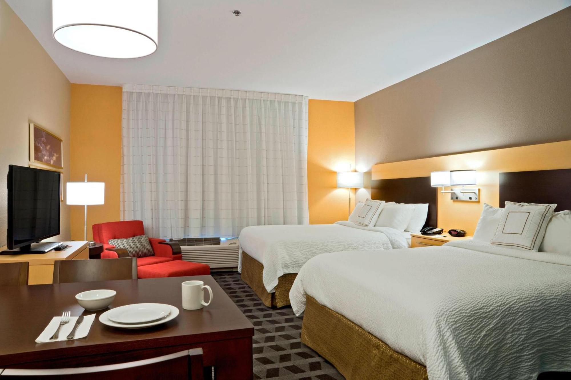 Towneplace Suites By Marriott Додж Сити Екстериор снимка
