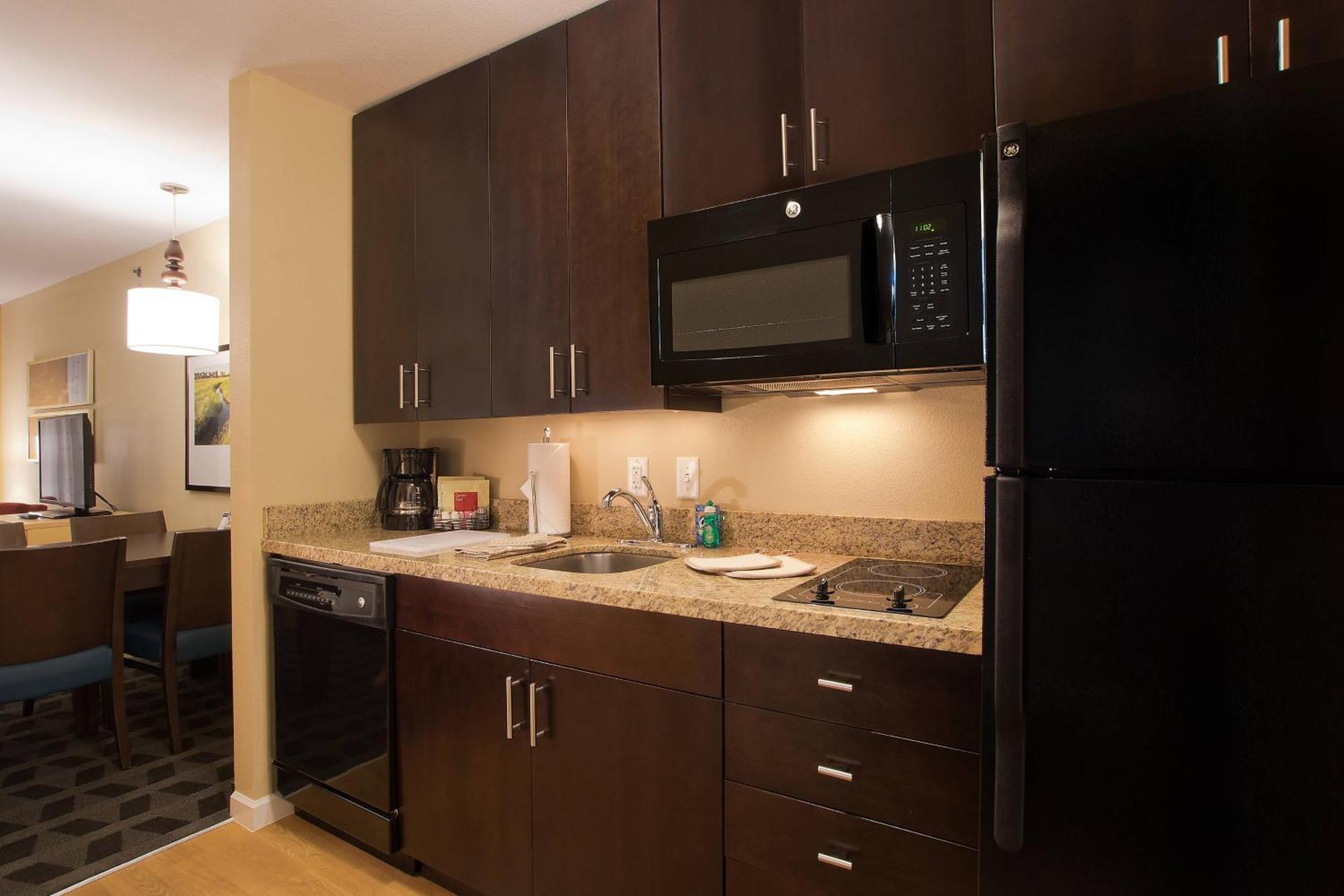 Towneplace Suites By Marriott Додж Сити Екстериор снимка