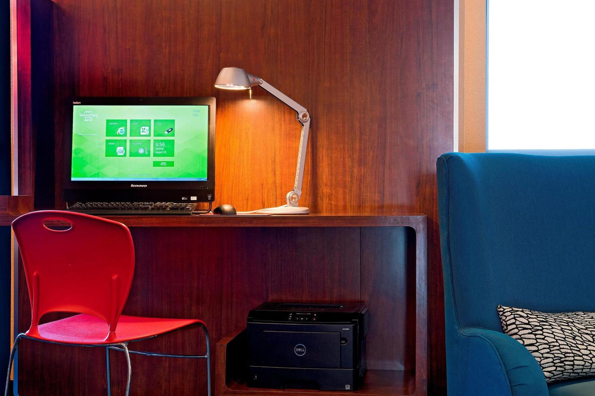 Towneplace Suites By Marriott Додж Сити Екстериор снимка