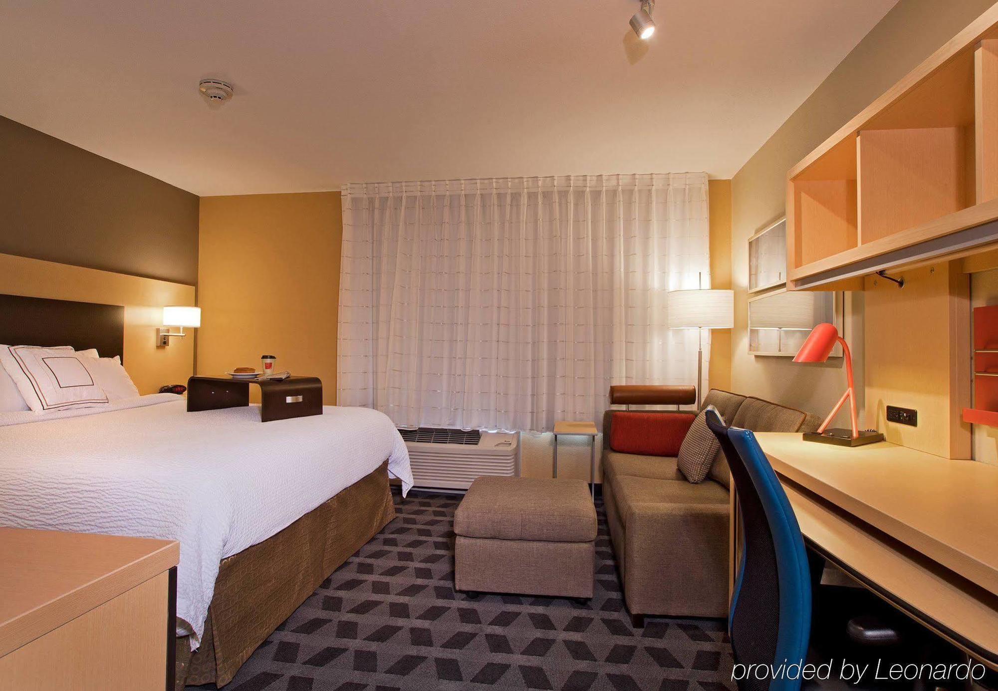Towneplace Suites By Marriott Додж Сити Екстериор снимка