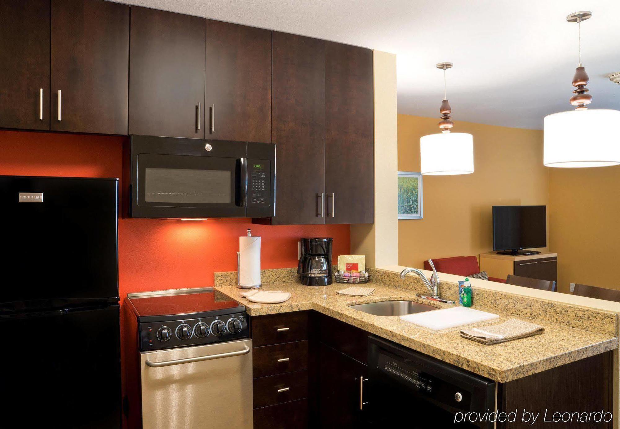 Towneplace Suites By Marriott Додж Сити Екстериор снимка