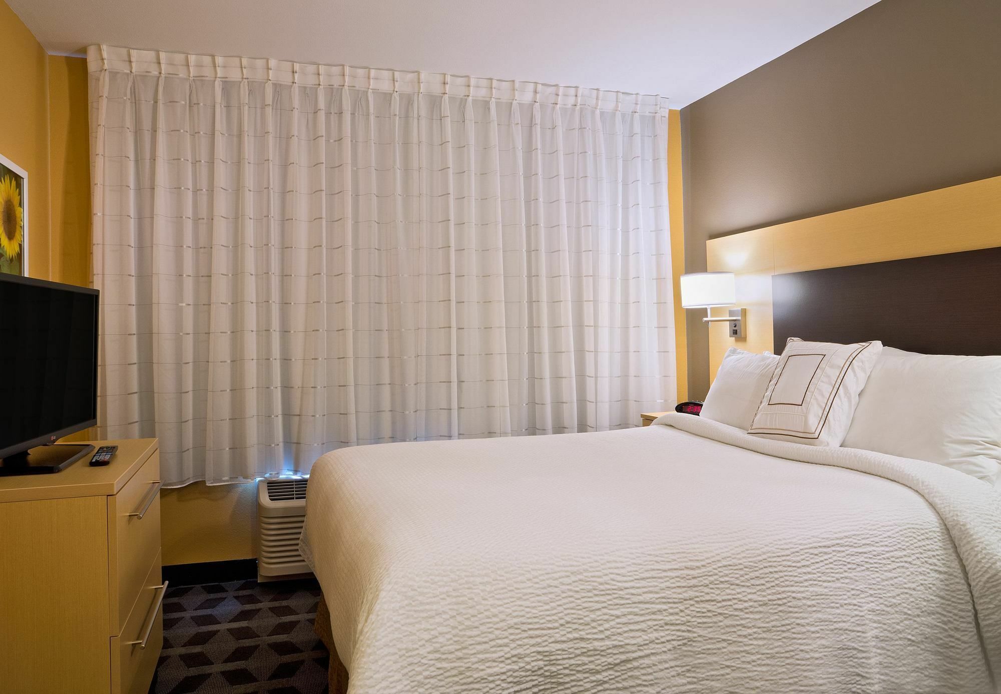 Towneplace Suites By Marriott Додж Сити Екстериор снимка